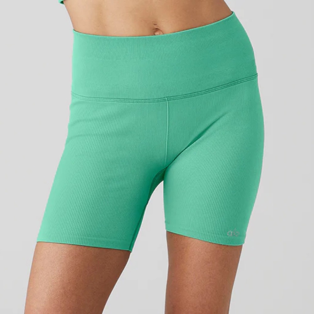 Alo Yoga 5" Seamless Ribbed Favorite Short Lettuce XS